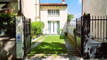 Chalet Deluxe, Villa Joy Verona, Private Chalet with Garden near City Center, Family Friendly, Independent Stay, Verona (foto 2)