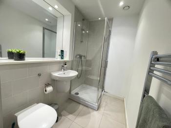 Bee Gateway - Work N Relax 500Mbps WiFi, Netflix, Paid Parking, Balcony and Memory Foam Beds, Manchester (fotografie 5)