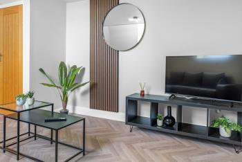 Modern Liverpool Retreat with Free Parking Ideal for Work and City Breaks, Ливерпуль (фото 3)