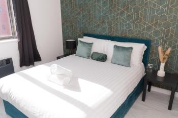 PARKING & BALCONY Luxe City Centre Sleeps 4, Вулвергемптон (фото 4)