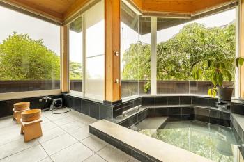 プライベート天然温泉 - 広々清潔 - 素敵な非日常! Private Hot Spring - Spotless Modern Japanese, Ito (Foto 4)