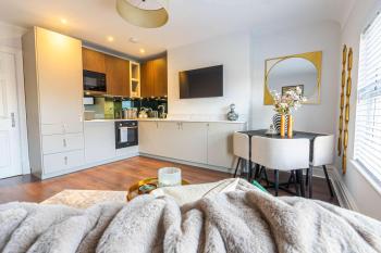 No 50 - one bed apartment in Liverpool Sleeps 4, Liverpool (photo 2)