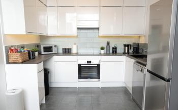 Modern 2-Bed Apartment Near ExCeL & O2 - Accommodates up to 4 Guests Max, Londra (foto 4)