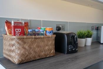 Modern 2-Bed Apartment Near ExCeL & O2 - Accommodates up to 4 Guests Max, Londra (foto 5)