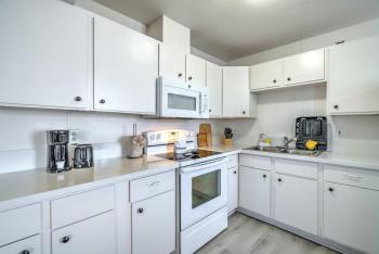 Vegas Getaway Near Strip! Sleeps 6!, Las Vegas (photo 5)