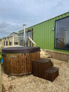 Contemporary Container with hot tub, Bath (photo 2)