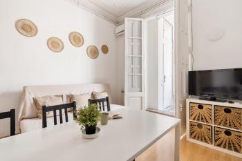 5BR for 7 Elevator Walk to Sant Antoni, Barcelona (Foto 3)