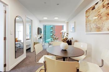 Modern CBD Apartment with Sky Tower View, Окленд (фото 3)