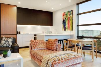 Gorgeous Home with Catalina Bay Views and Carpark, Окленд (фото 2)