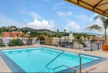 Stylish Hollywood Hideaway 1Bed Rooftop Pool with Iconic View D, Los Angeles (fotografie 3)