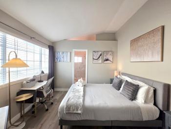 Near the Strip, Smart TVs, WiFi, private garage and backyard, Las Vegas (foto 5)