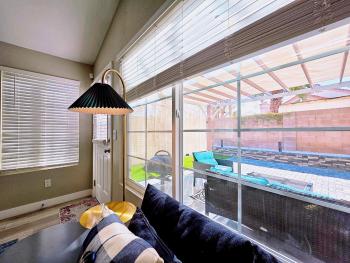 Near the Strip, Smart TVs, WiFi, private garage and backyard, Las Vegas (foto 4)