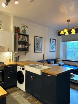 Trendy Historic Flat in Edinburgh, Edinburgh (photo 3)
