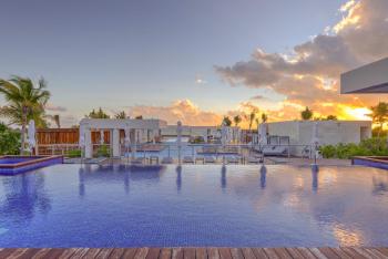 La Amada Residences Private Beach Getaway with Pools & Gym, Cancún (photo 2)