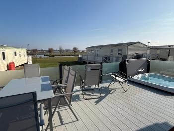 Lodge with hot tub - Waterside, Ingoldmells - pet friendly, WiFi, bed linen - Meadow Lakes Caravan & Lodge Hire, Ingoldmells (foto 3)
