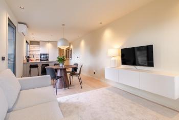 HostWise - Stylish Flat with Terrace & Garage, Oporto (foto 3)