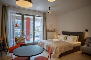 Zene Apartment Vinyl Records & Projector, Budapest (photo 2)