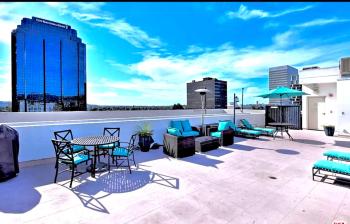 Cozy private room and bathroom in prime location with rooftop views 30 day stays or more, Los Angeles (fotografie 3)