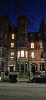 2 Bedroom Sofa bed in livingroom Castle View 1st floor sleeps 6, Эдинбург (фото 4)