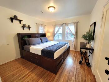 Perfectly located Pico Robertson ground floor 3 bedroom apartment Walk to restaurants WIFI TV Game Console Parking 5 minutes to Rodeo Drive, Los Angeles (foto 3)
