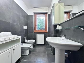 Monolocale con giardino privato e cucina completa, Bergamo (fotografie 4)