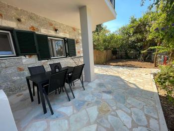 Omoro, Stoupa (photo 2)