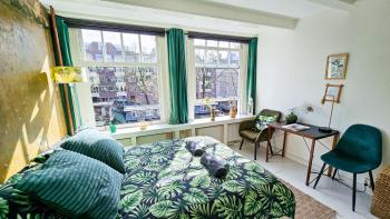 JoyJoyJoy the Green Palm ecolicious studio in a in historic Canalhouse from 1729 with view on the canals, Amsterdam (photo 5)