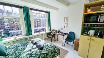JoyJoyJoy the Green Palm ecolicious studio in a in historic Canalhouse from 1729 with view on the canals, Amsterdam (photo 4)