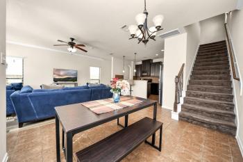Cozy & Spacious Getaway -4Bedroom With King bed & Backyard, Houston (zdjęcie 3)