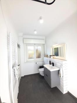 Central Private Cozy Room w own entrance, Spacious Bathroom, on-site parking, Hambourg (photo 3)