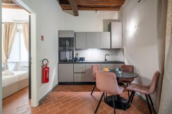 GuestHost - Ponte Vecchio Central Flats, Florence (photo 3)