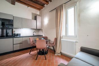 GuestHost - Ponte Vecchio Central Flats, Florence (photo 4)