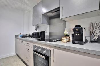 Manchester - 2-Bed Apartment - sleeps 4 - WiFi, Manchester (photo 2)