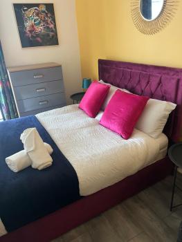 Stylish 2 bedroom City Centre Apartment sleeps 6 with Free Convenient Bullring , Grand Central Parking, Birmingham (photo 2)