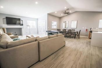 Spacious Stylish and Convenient, Las Vegas (photo 3)