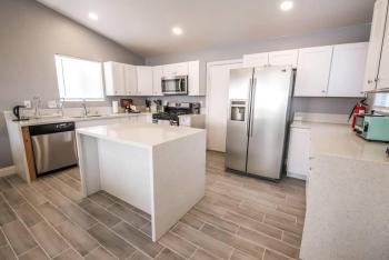 Spacious Stylish and Convenient, Las Vegas (photo 4)