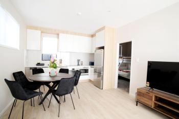 Stylish 4BR Home, Netflix, Walk to Eateries and Schools, Auckland (photo 3)