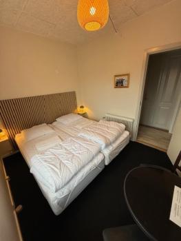 Folsted - Værelse 104 med eget badeværelse og fri parkering, Bindslev (foto 4)
