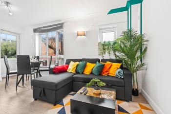 2 Cosy Bedroom Sleeps 6 02 Arena Perfect for Contractors Families and Groups, London (photo 5)