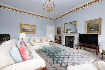 Deluxe 3-bedroom Apartment on Princes Street overlooking Edinburgh Castle, Эдинбург (фото 3)