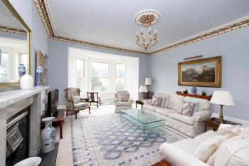 Deluxe 3-bedroom Apartment on Princes Street overlooking Edinburgh Castle, Эдинбург (фото 2)