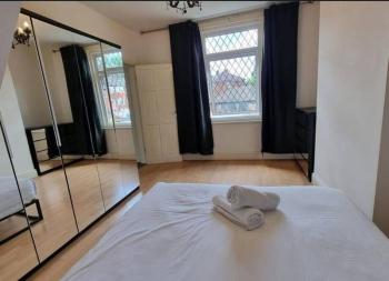 Near city centre sleeps 11, 4-spacious Bed rooms,2-Lounges 2-toilets 1-kitchen ideal Familys&Groups, Manchester (fotografie 2)