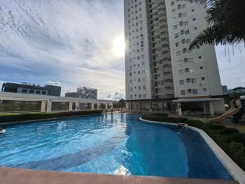 Bed and Pool in Hostel Apartment Avida Towers Cebu IT Park, Cebu (photo 2)