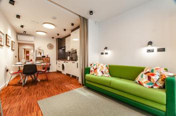 SIX IN THE CITY - Stylish Ground-Floor Apartment in Ljubljana Old Town with Private Entrance, Lubiana (foto 3)