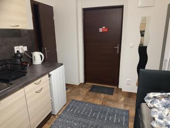 Basement Studio close to Train Station, Братислава (фото 4)