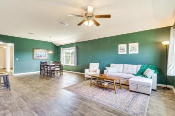 Shop, Dine and Unwind Pet-Friendly Home in Austin!, Austin (photo 5)