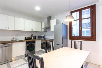 Charming 4 Double Bed Steps from the Old Town, Bilbao (foto 5)