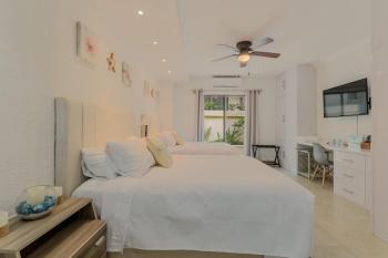 Cancun Hotel Zone -2 BR Beachfront, Bright and Spacious, Cancún (photo 4)