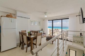 Cancun Hotel Zone -2 BR Beachfront, Bright and Spacious, Cancún (photo 2)