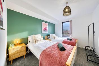 2BR Flat with Free Parking in Central Location, Glasgow (photo 4)